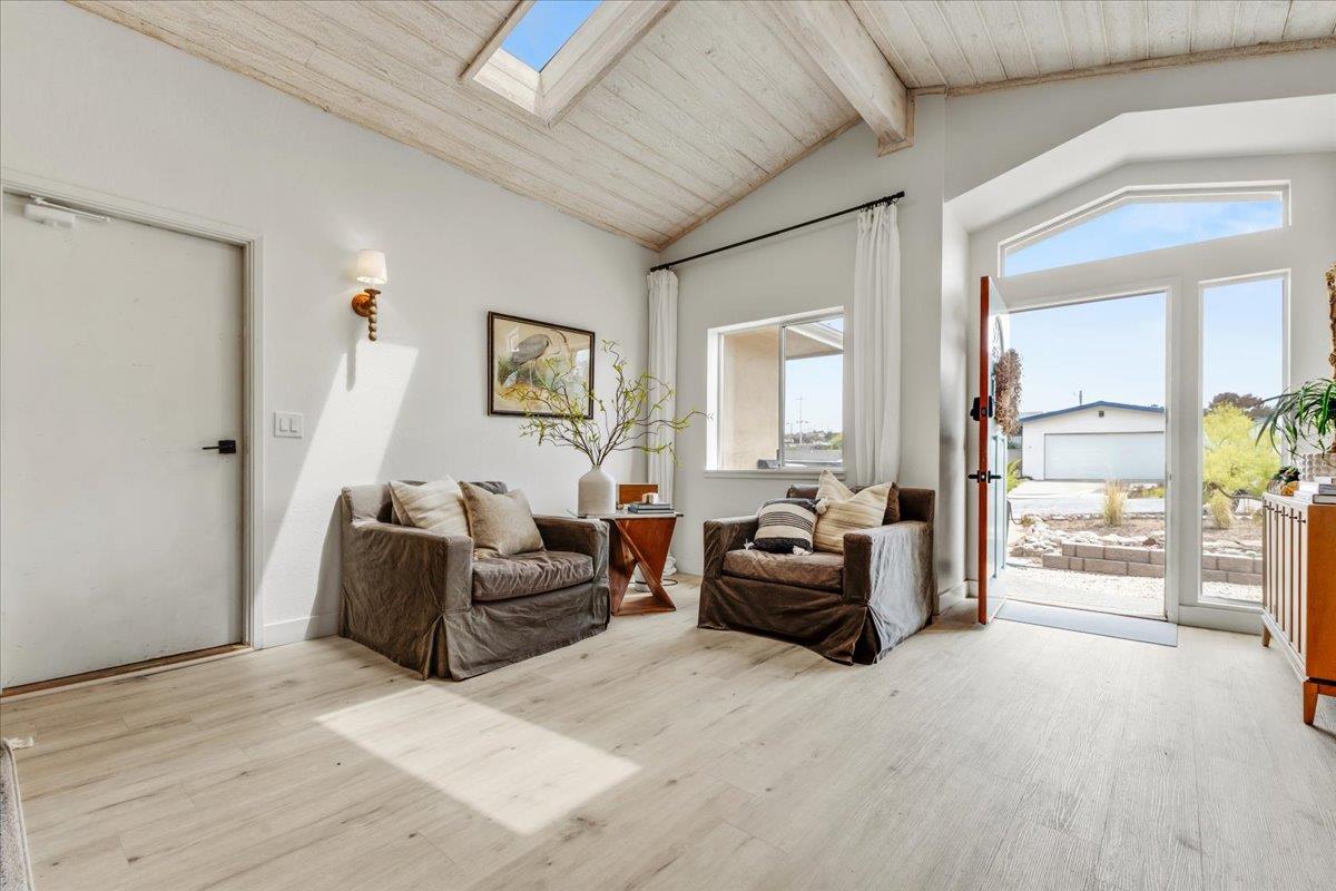 Detail Gallery Image 2 of 26 For 1071 Madrid Ct, Seaside,  CA 93955 - 4 Beds | 2 Baths