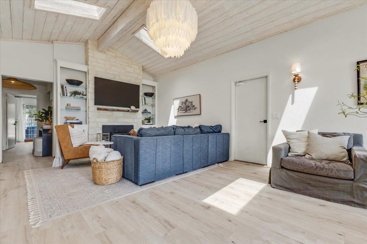 Detail Gallery Image 3 of 26 For 1071 Madrid Ct, Seaside,  CA 93955 - 4 Beds | 2 Baths