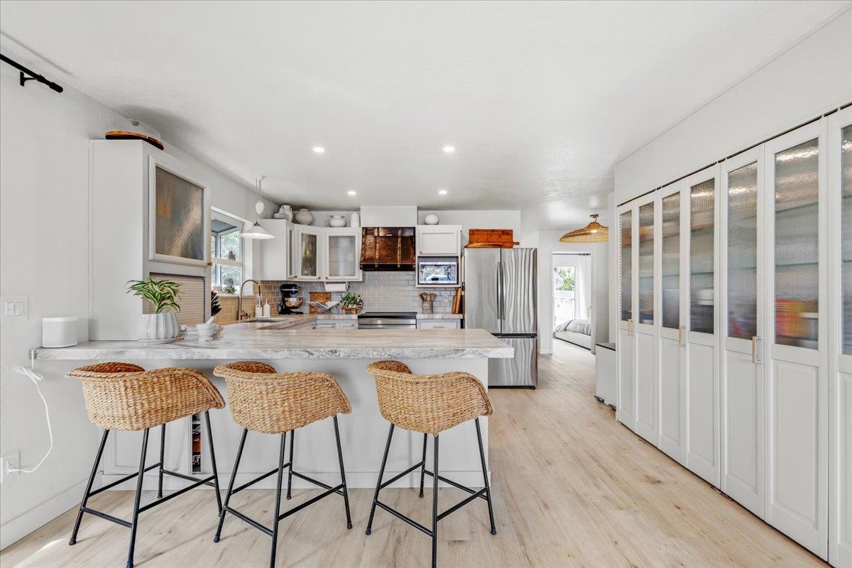 Detail Gallery Image 6 of 26 For 1071 Madrid Ct, Seaside,  CA 93955 - 4 Beds | 2 Baths