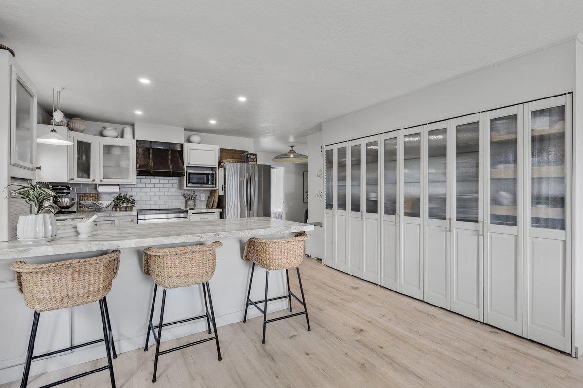 Detail Gallery Image 7 of 26 For 1071 Madrid Ct, Seaside,  CA 93955 - 4 Beds | 2 Baths