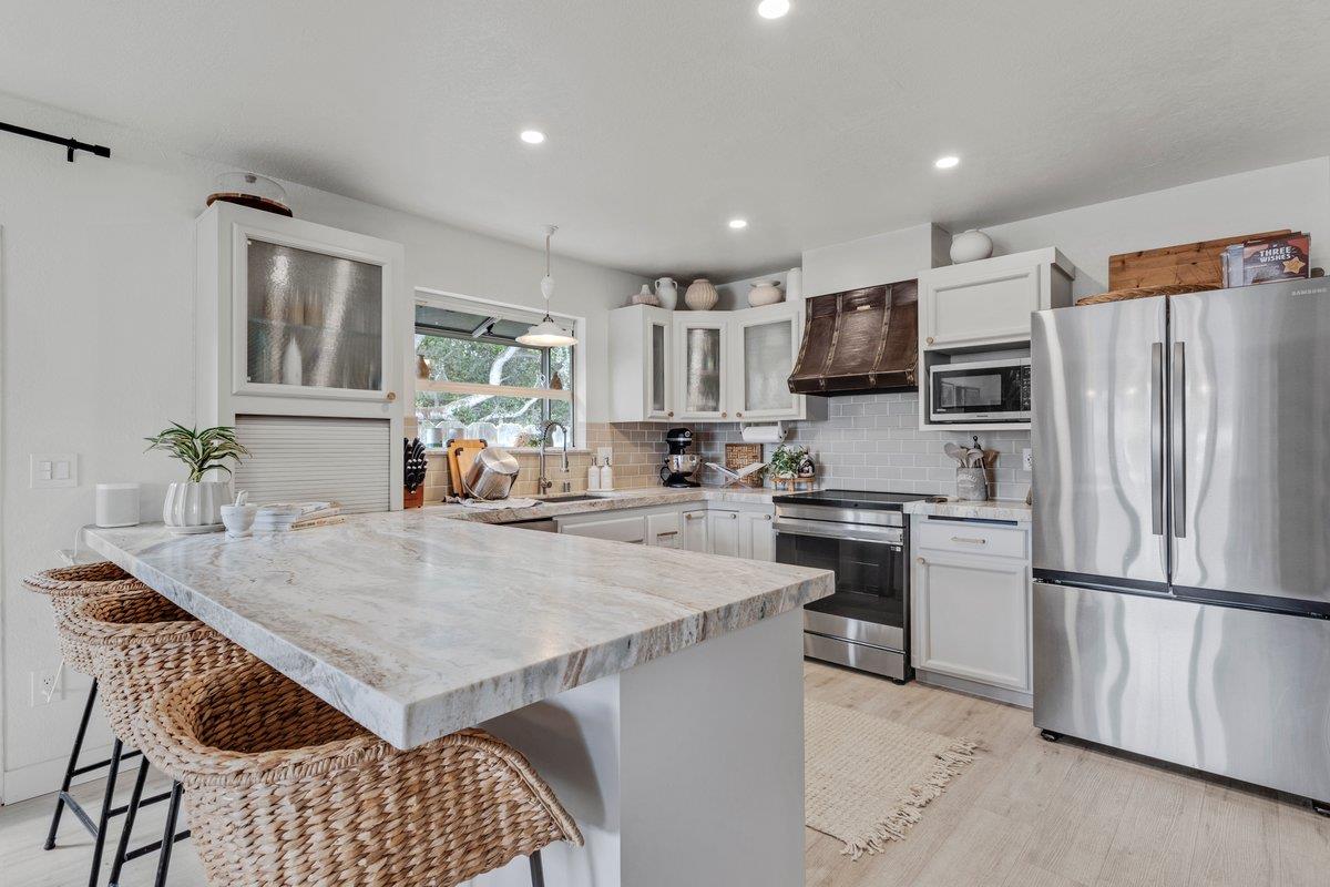 Detail Gallery Image 8 of 26 For 1071 Madrid Ct, Seaside,  CA 93955 - 4 Beds | 2 Baths