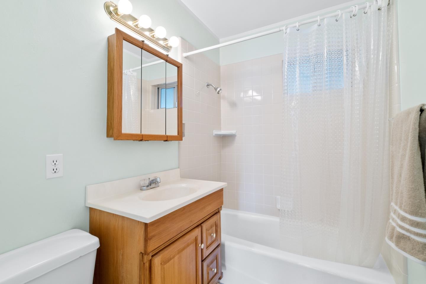 Detail Gallery Image 9 of 29 For 145 Napa St, Watsonville,  CA 95076 - 3 Beds | 1/1 Baths