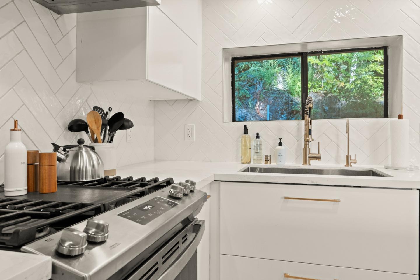 Detail Gallery Image 13 of 41 For 15997 Comstock Mill Rd, Los Gatos,  CA 95033 - 3 Beds | 3 Baths