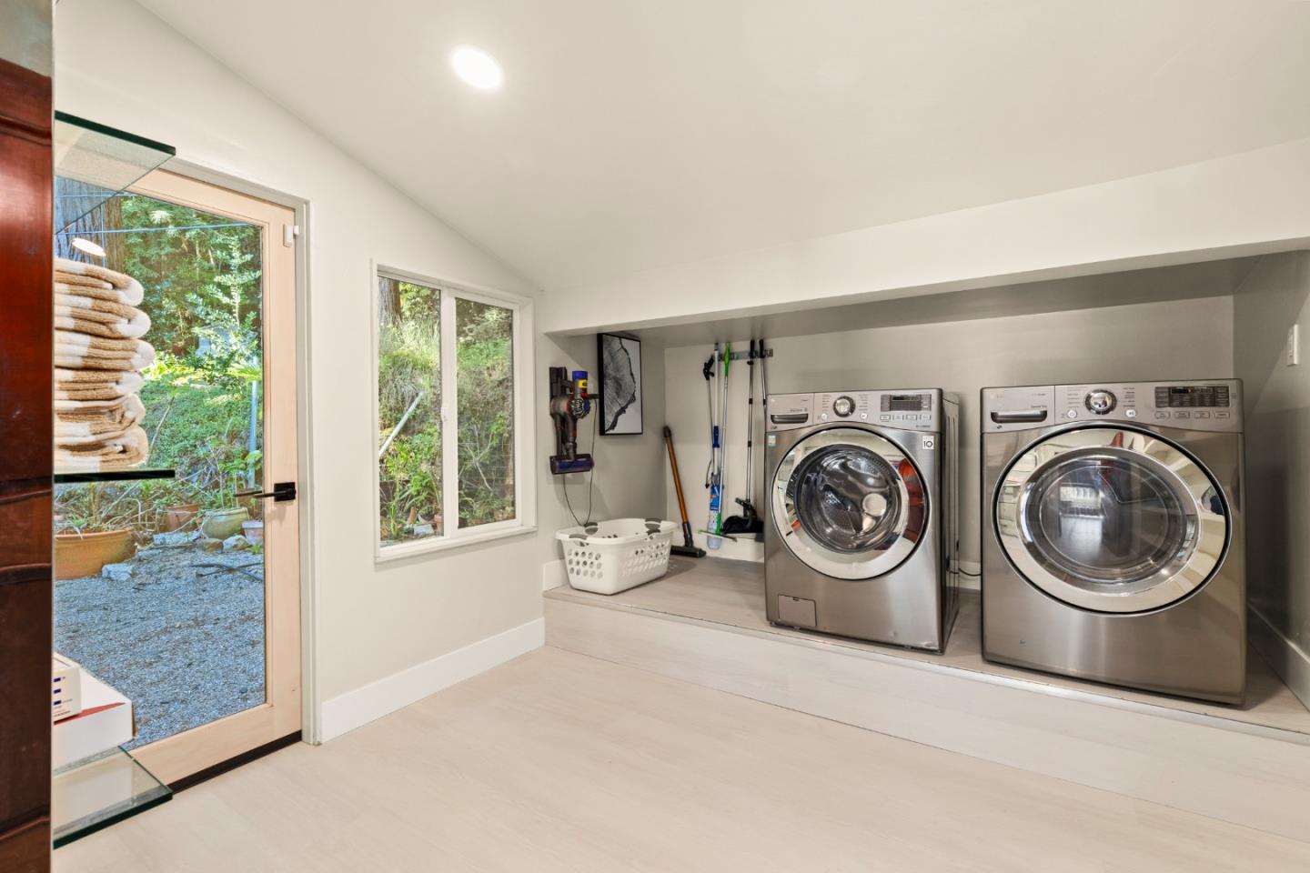 Detail Gallery Image 14 of 41 For 15997 Comstock Mill Rd, Los Gatos,  CA 95033 - 3 Beds | 3 Baths