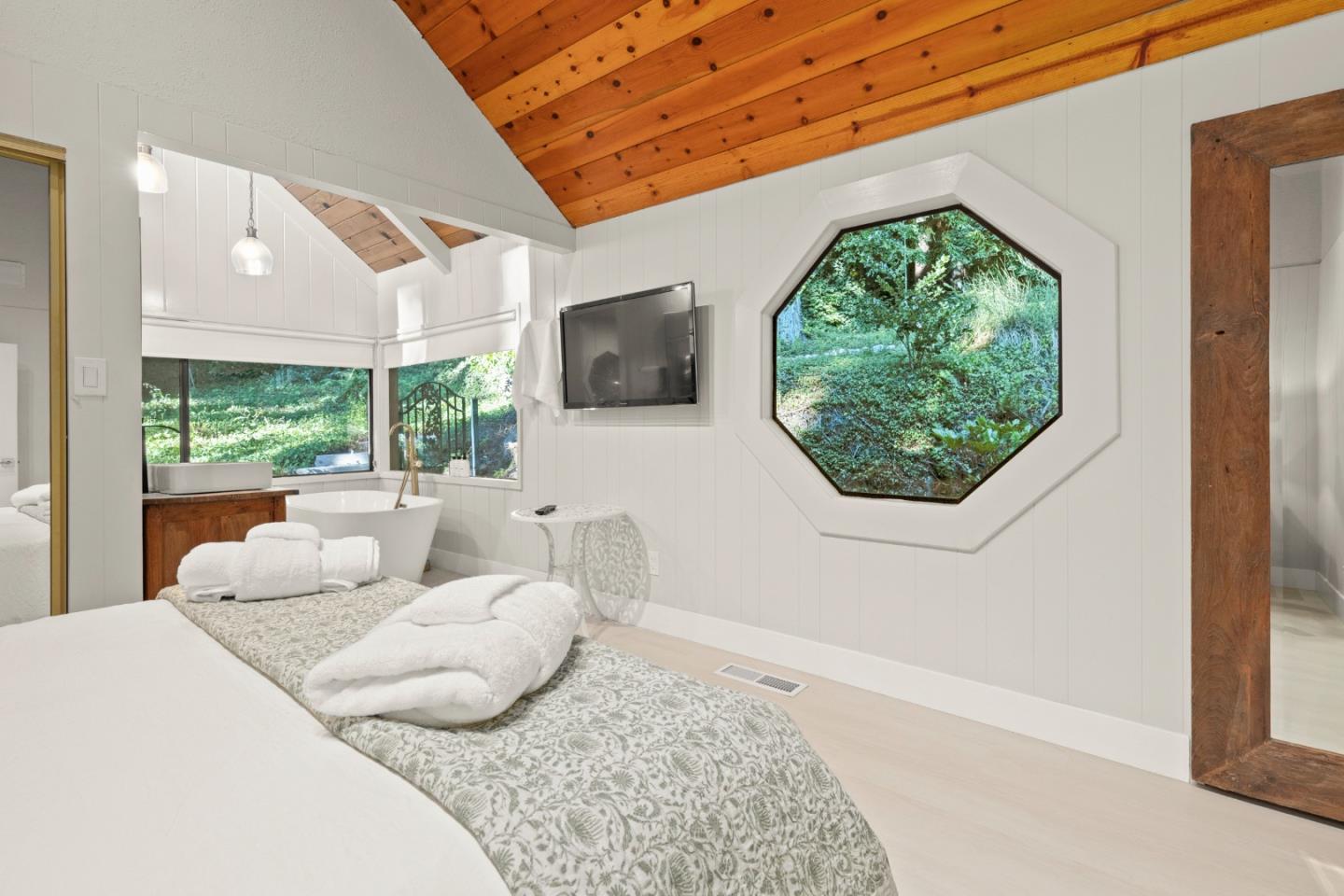 Detail Gallery Image 22 of 41 For 15997 Comstock Mill Rd, Los Gatos,  CA 95033 - 3 Beds | 3 Baths