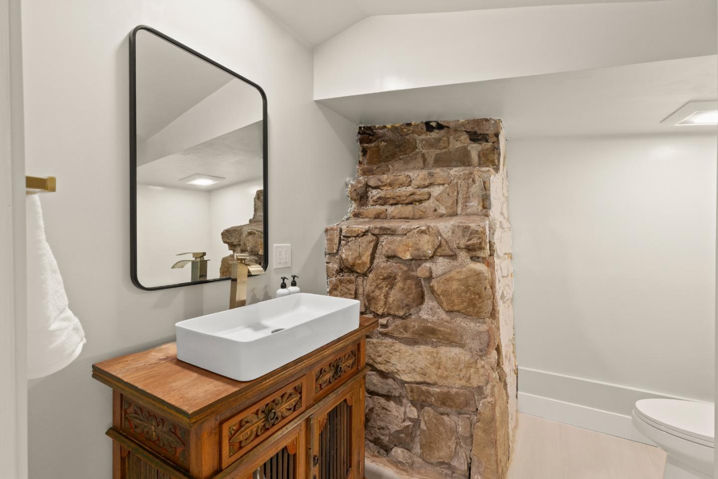 Detail Gallery Image 4 of 41 For 15997 Comstock Mill Rd, Los Gatos,  CA 95033 - 3 Beds | 3 Baths