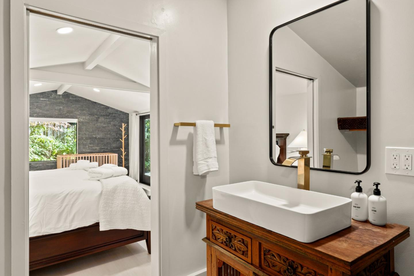 Detail Gallery Image 6 of 41 For 15997 Comstock Mill Rd, Los Gatos,  CA 95033 - 3 Beds | 3 Baths
