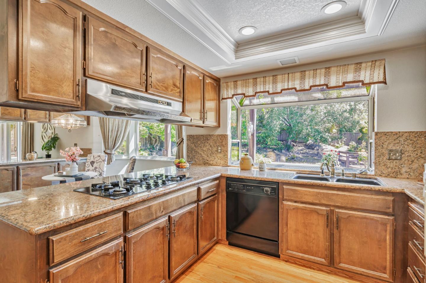 Detail Gallery Image 7 of 29 For 998 Mazzone Dr, San Jose,  CA 95120 - 4 Beds | 3 Baths