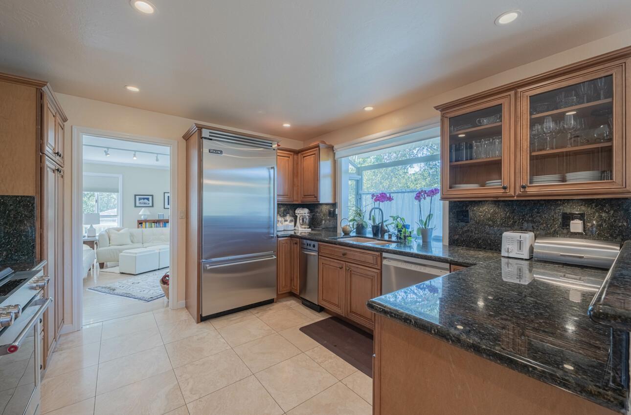 Detail Gallery Image 13 of 27 For 397 B Corral De Tierra Rd, Salinas,  CA 93908 - 3 Beds | 3 Baths