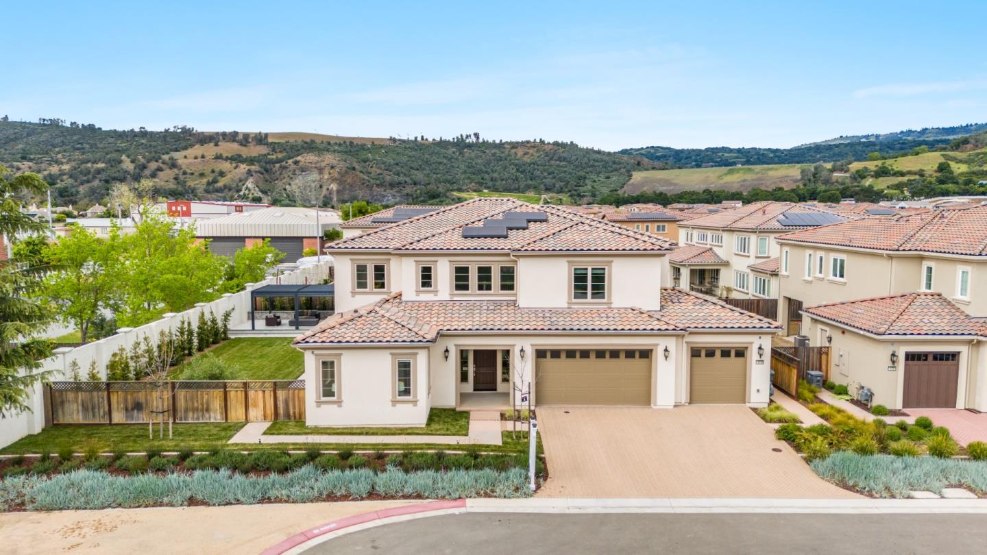 Detail Gallery Image 2 of 76 For 18265 via Potano, Morgan Hill,  CA 95037 - 5 Beds | 4/1 Baths