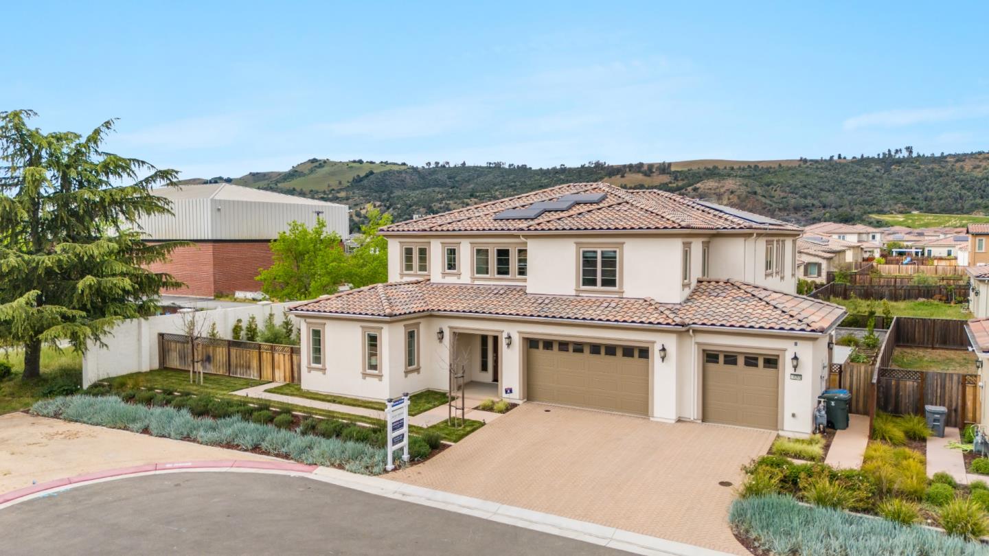Detail Gallery Image 3 of 76 For 18265 via Potano, Morgan Hill,  CA 95037 - 5 Beds | 4/1 Baths