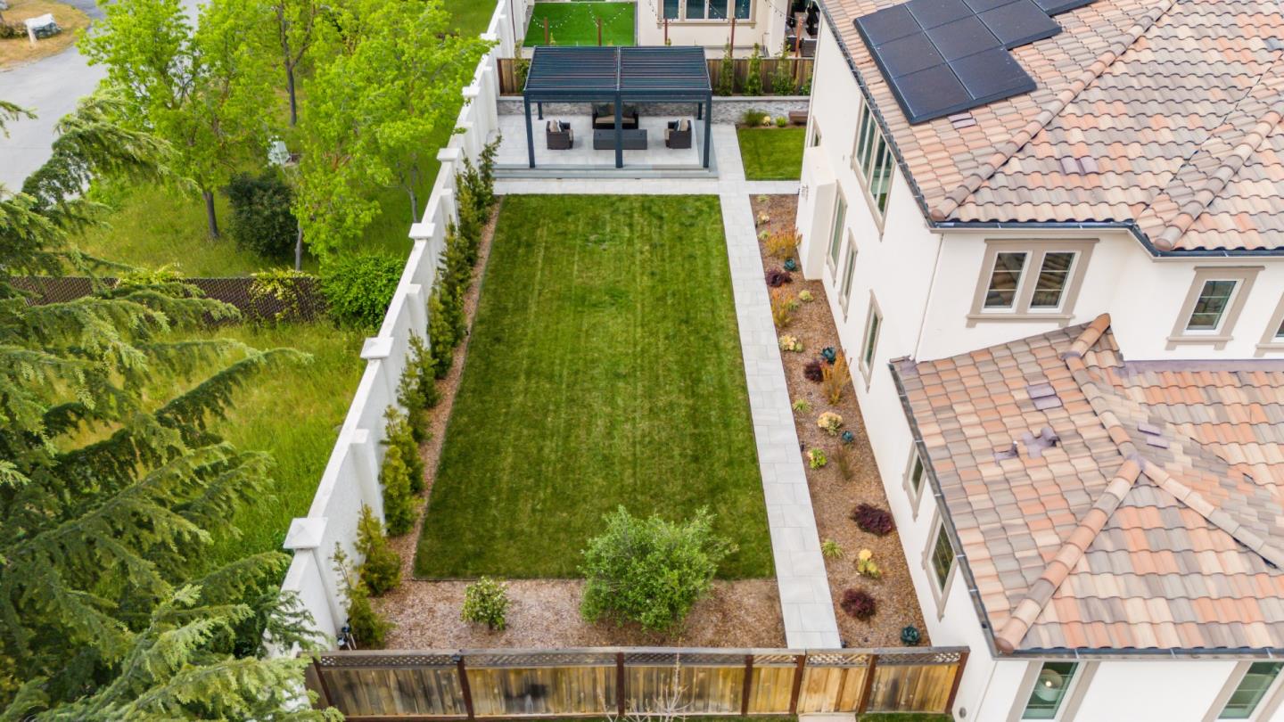 Detail Gallery Image 5 of 76 For 18265 via Potano, Morgan Hill,  CA 95037 - 5 Beds | 4/1 Baths