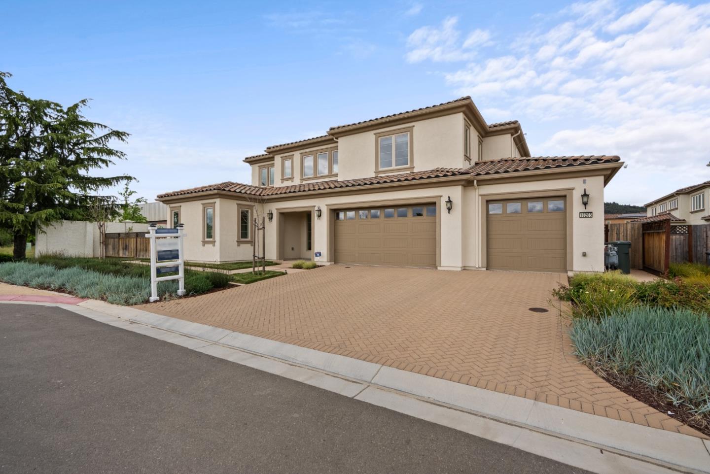 Detail Gallery Image 9 of 76 For 18265 via Potano, Morgan Hill,  CA 95037 - 5 Beds | 4/1 Baths