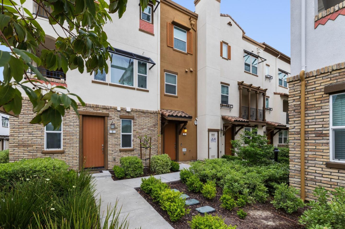 Detail Gallery Image 4 of 46 For 2729 Ginoso Ct #2,  San Jose,  CA 95111 - 2 Beds | 2/1 Baths