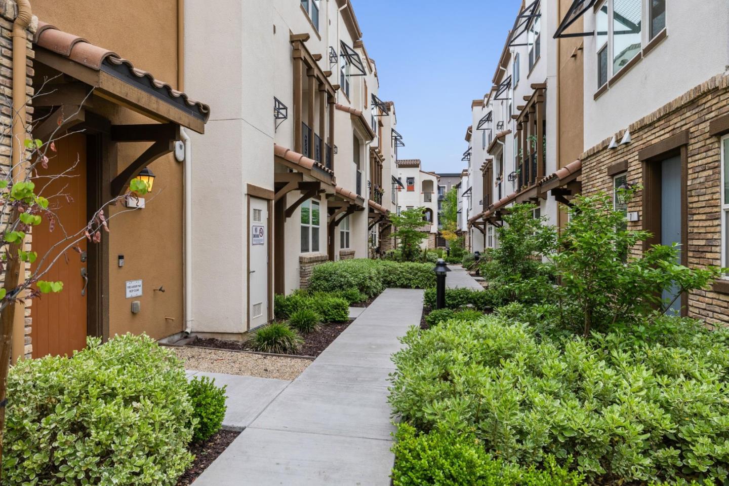 Detail Gallery Image 5 of 46 For 2729 Ginoso Ct #2,  San Jose,  CA 95111 - 2 Beds | 2/1 Baths