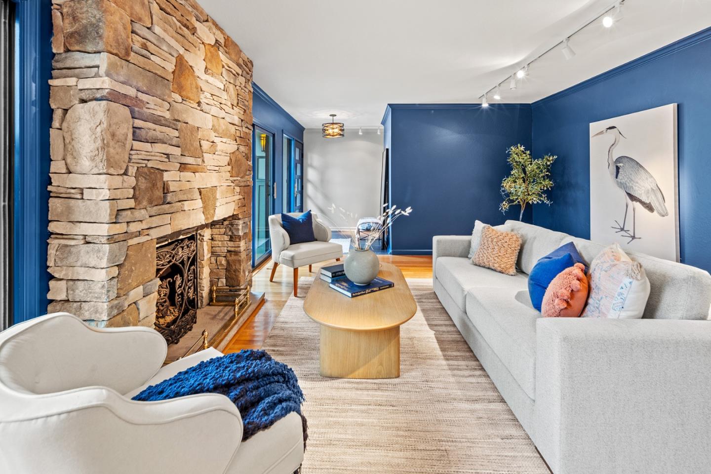 Detail Gallery Image 10 of 43 For 95 High Meadow Ln, Carmel,  CA 93923 - 2 Beds | 2/1 Baths