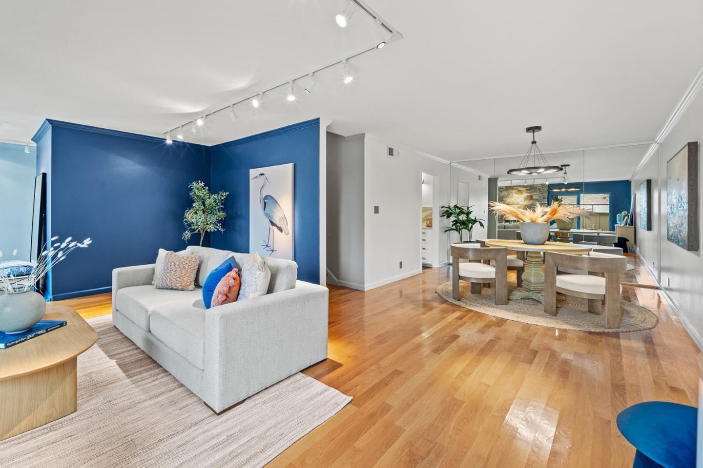 Detail Gallery Image 11 of 43 For 95 High Meadow Ln, Carmel,  CA 93923 - 2 Beds | 2/1 Baths