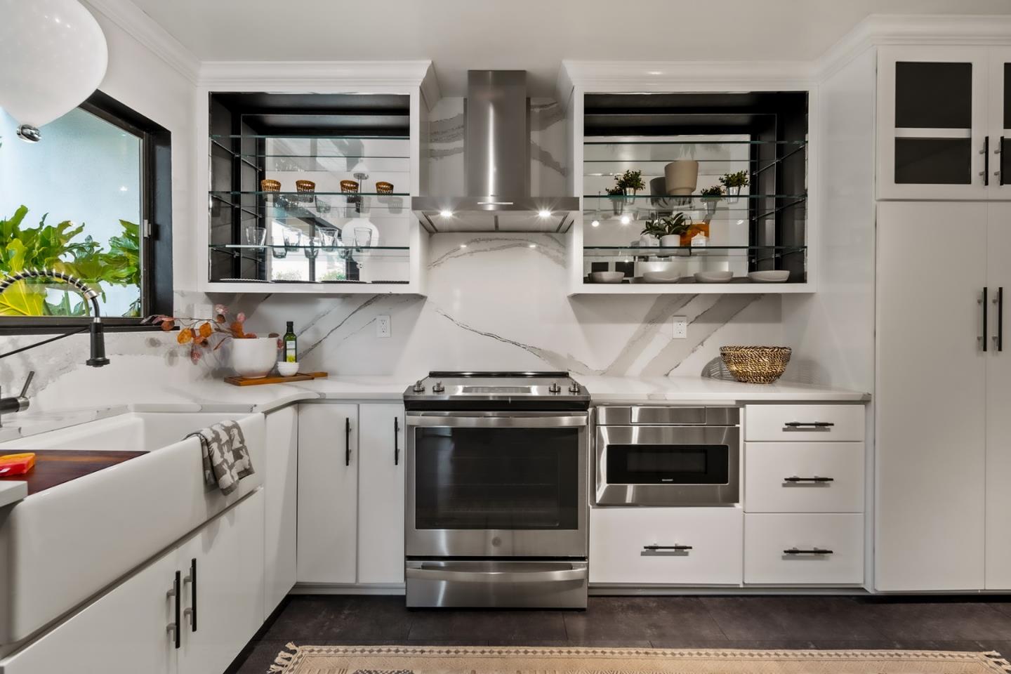 Detail Gallery Image 16 of 43 For 95 High Meadow Ln, Carmel,  CA 93923 - 2 Beds | 2/1 Baths