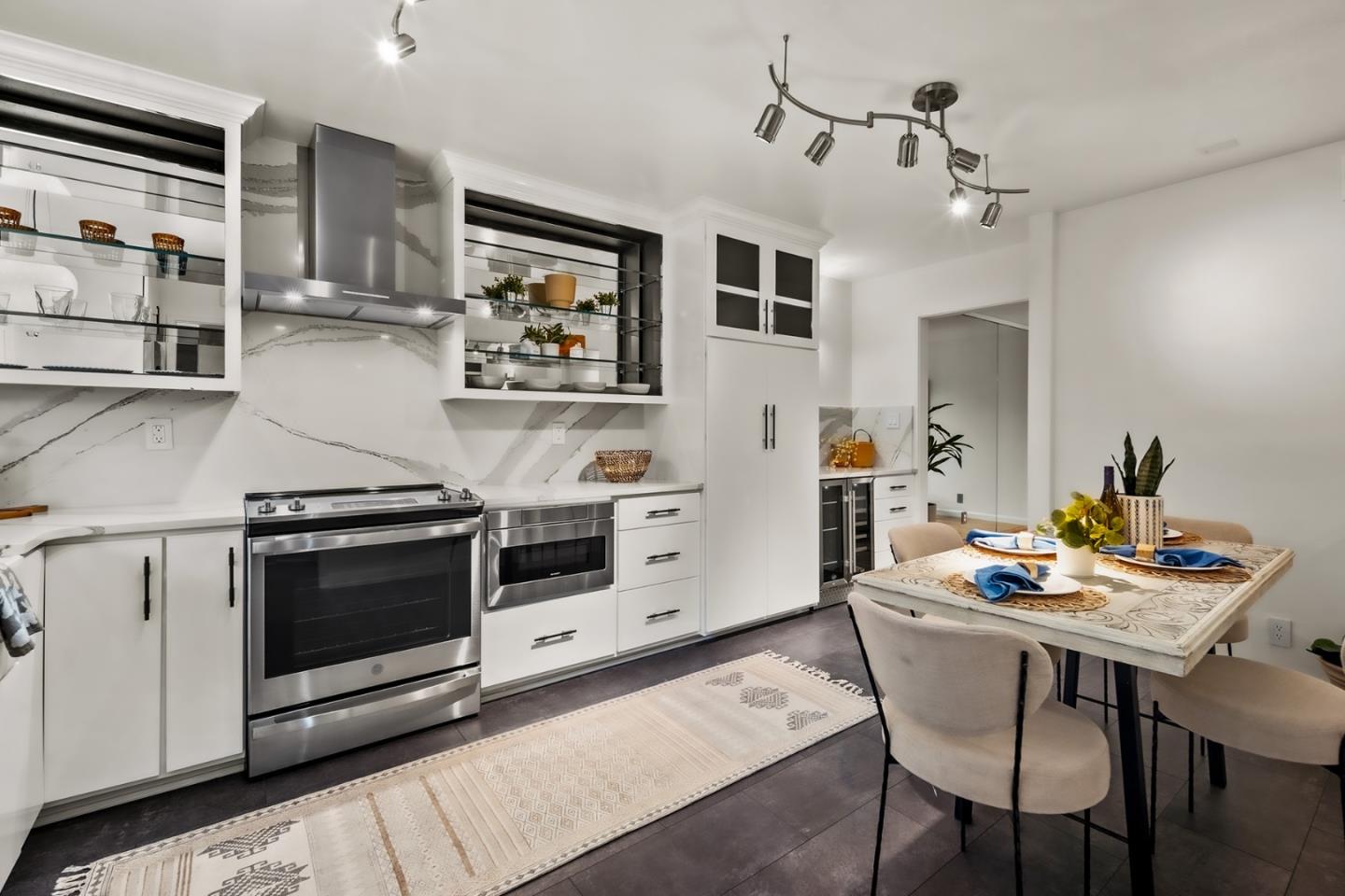 Detail Gallery Image 17 of 43 For 95 High Meadow Ln, Carmel,  CA 93923 - 2 Beds | 2/1 Baths