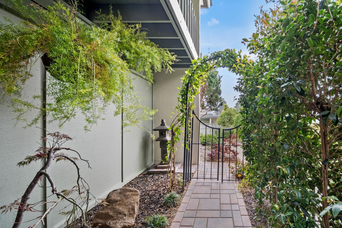 Detail Gallery Image 37 of 43 For 95 High Meadow Ln, Carmel,  CA 93923 - 2 Beds | 2/1 Baths