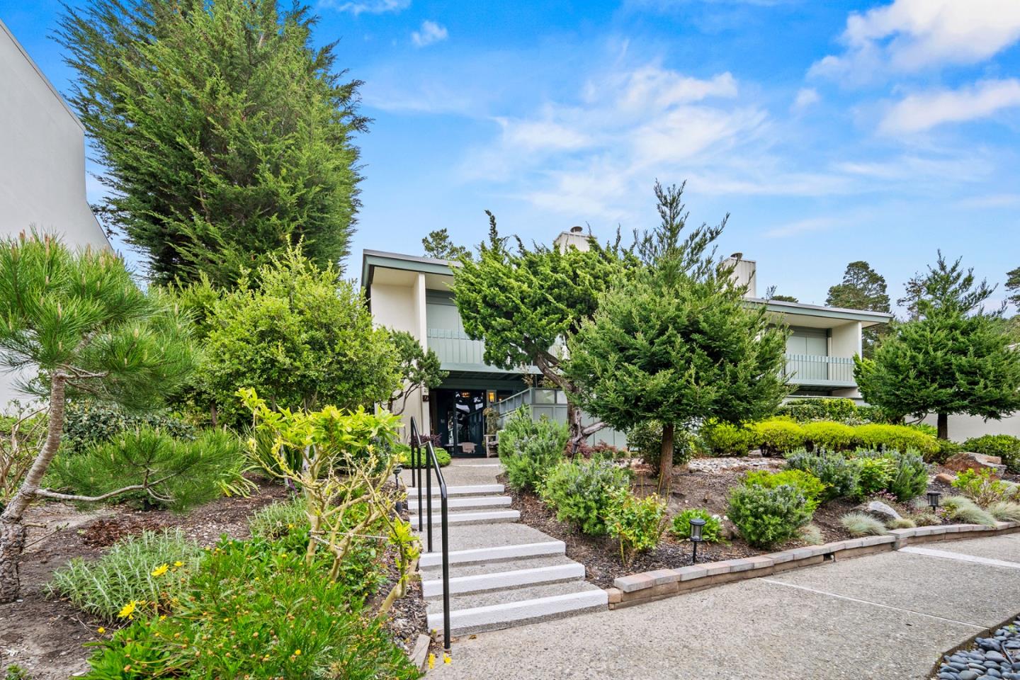 Detail Gallery Image 4 of 43 For 95 High Meadow Ln, Carmel,  CA 93923 - 2 Beds | 2/1 Baths