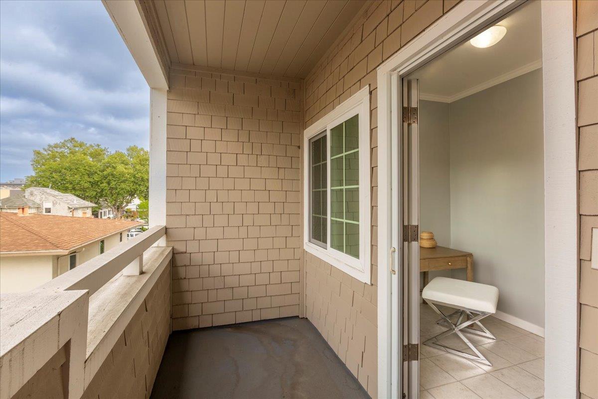 Detail Gallery Image 10 of 34 For 1233 Bellevue Ave #8,  Burlingame,  CA 94010 - 2 Beds | 2/1 Baths