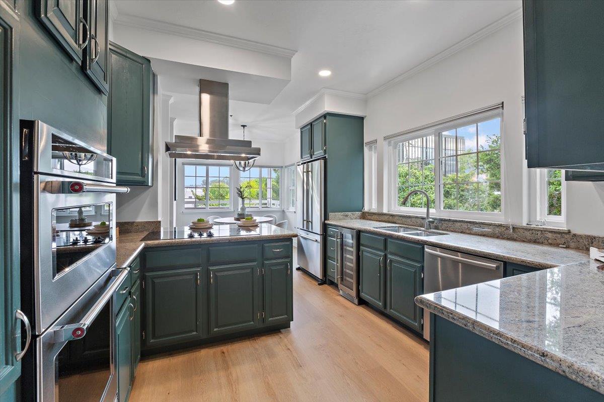 Detail Gallery Image 13 of 34 For 1233 Bellevue Ave #8,  Burlingame,  CA 94010 - 2 Beds | 2/1 Baths