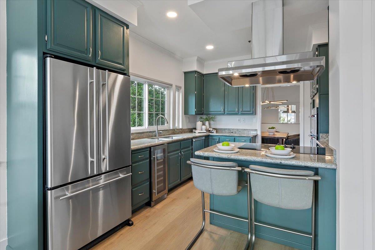 Detail Gallery Image 14 of 34 For 1233 Bellevue Ave #8,  Burlingame,  CA 94010 - 2 Beds | 2/1 Baths