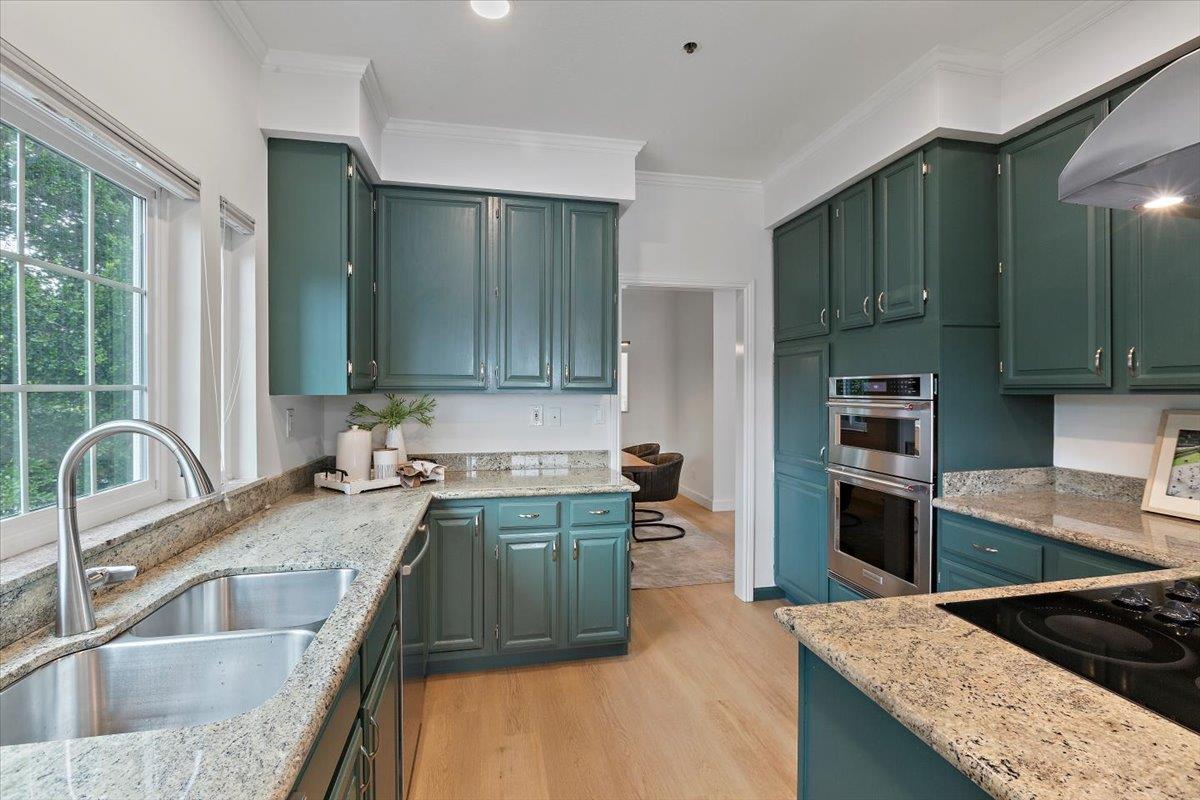 Detail Gallery Image 16 of 34 For 1233 Bellevue Ave #8,  Burlingame,  CA 94010 - 2 Beds | 2/1 Baths