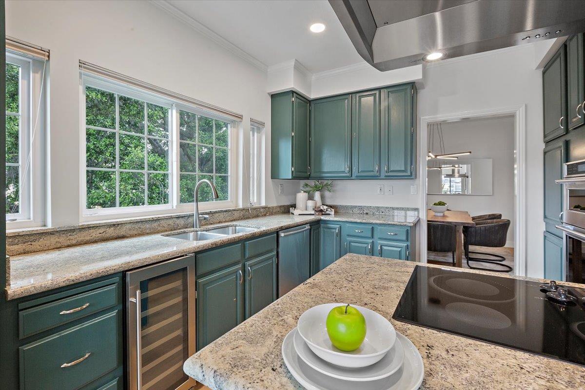 Detail Gallery Image 17 of 34 For 1233 Bellevue Ave #8,  Burlingame,  CA 94010 - 2 Beds | 2/1 Baths