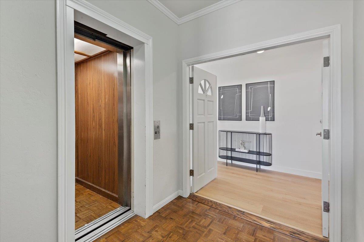Detail Gallery Image 3 of 34 For 1233 Bellevue Ave #8,  Burlingame,  CA 94010 - 2 Beds | 2/1 Baths