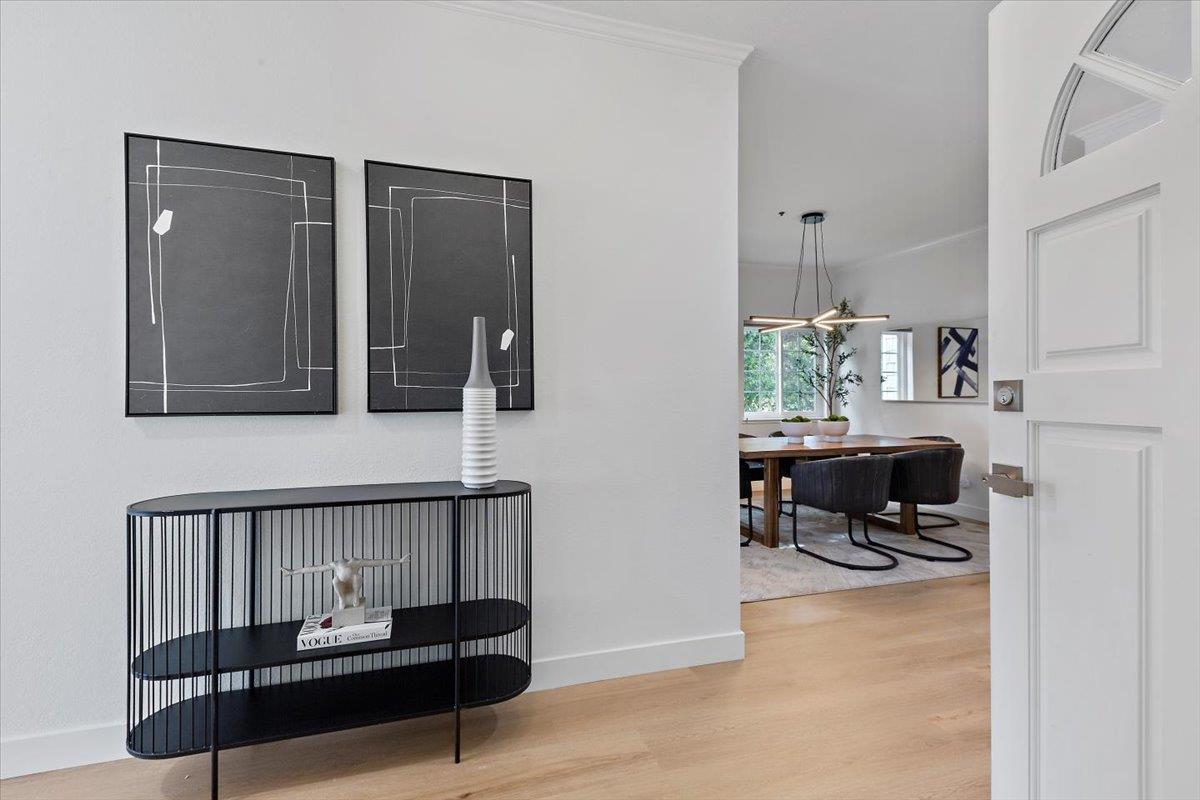 Detail Gallery Image 4 of 34 For 1233 Bellevue Ave #8,  Burlingame,  CA 94010 - 2 Beds | 2/1 Baths
