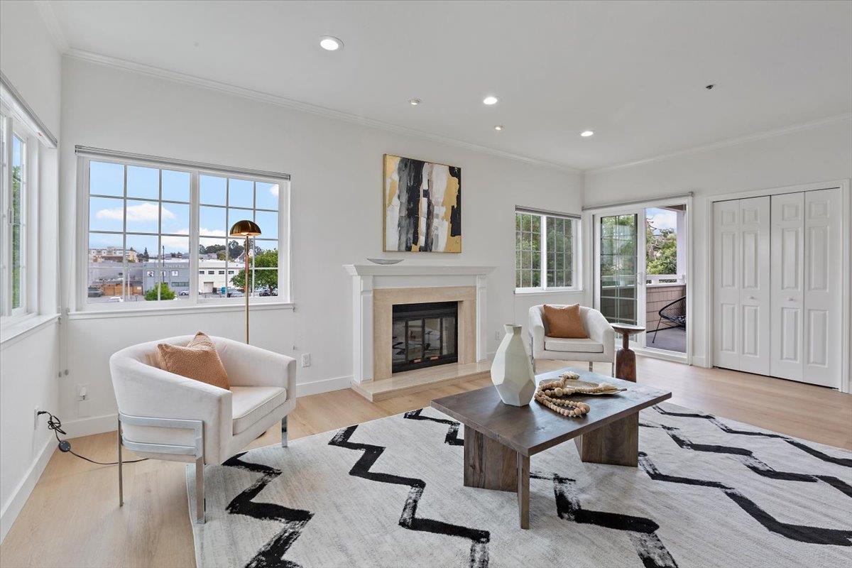 Detail Gallery Image 5 of 34 For 1233 Bellevue Ave #8,  Burlingame,  CA 94010 - 2 Beds | 2/1 Baths