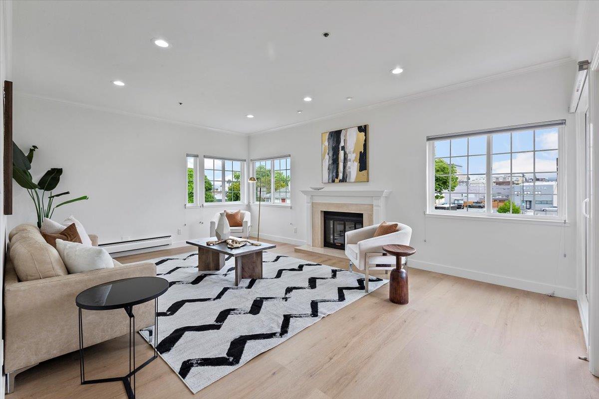 Detail Gallery Image 7 of 34 For 1233 Bellevue Ave #8,  Burlingame,  CA 94010 - 2 Beds | 2/1 Baths