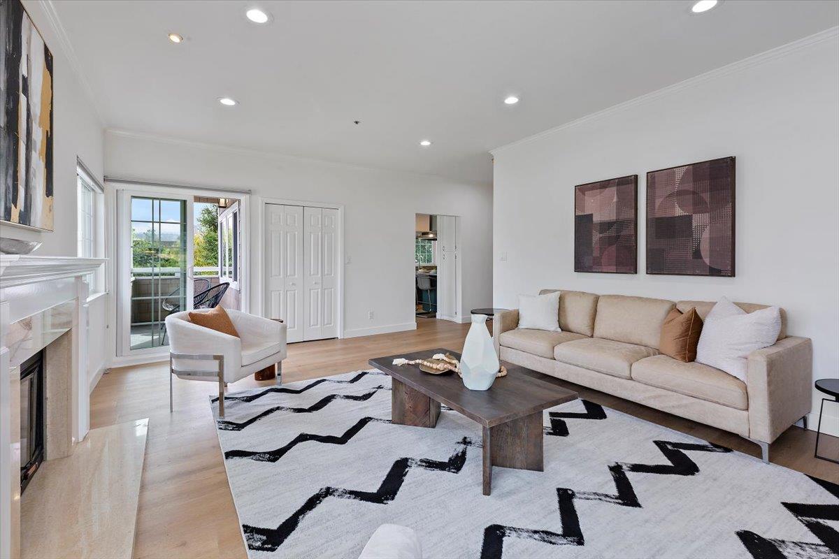 Detail Gallery Image 8 of 34 For 1233 Bellevue Ave #8,  Burlingame,  CA 94010 - 2 Beds | 2/1 Baths