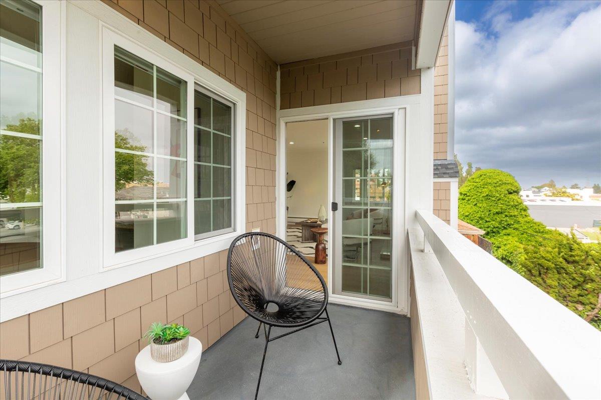 Detail Gallery Image 9 of 34 For 1233 Bellevue Ave #8,  Burlingame,  CA 94010 - 2 Beds | 2/1 Baths