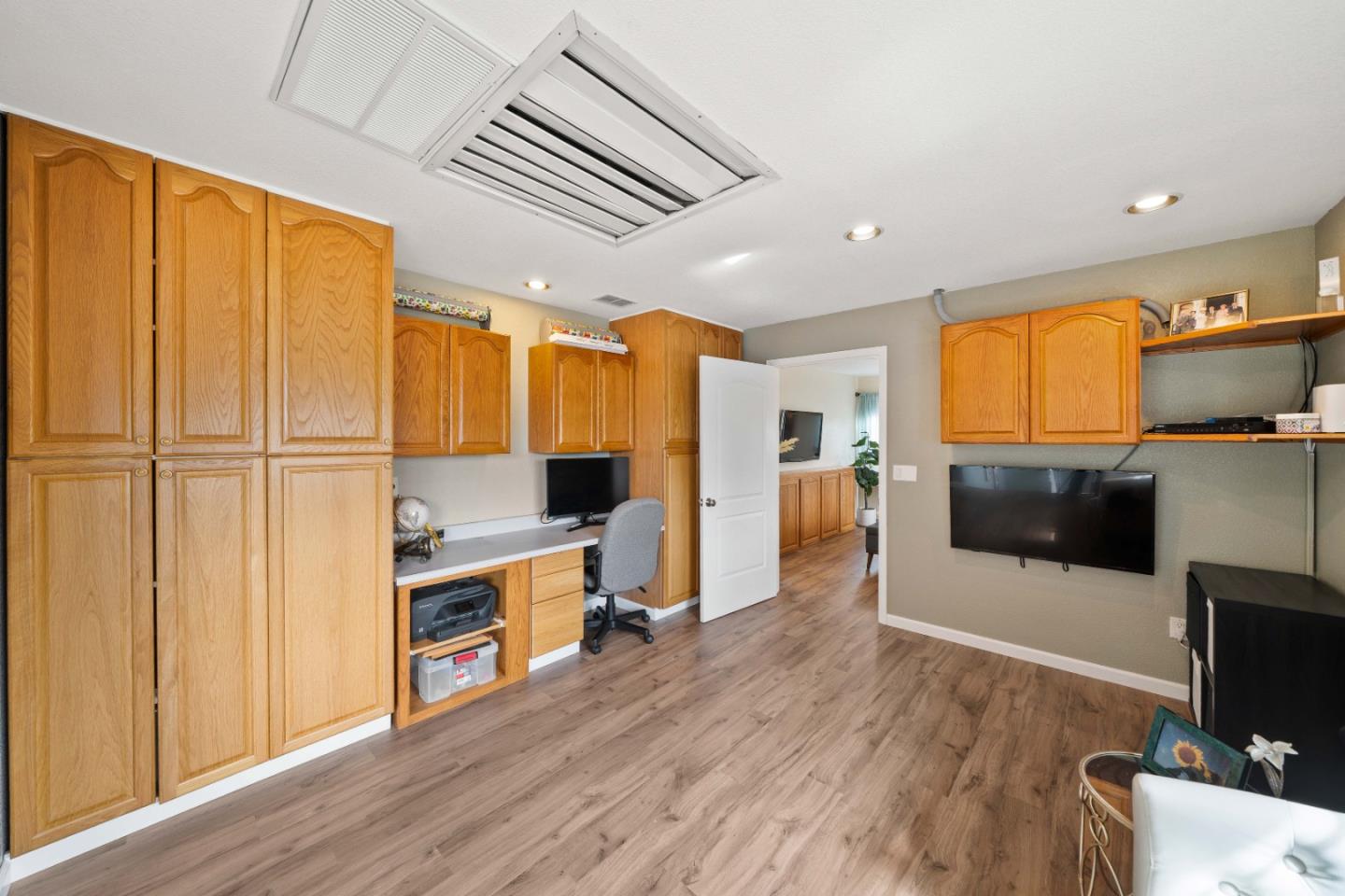 Detail Gallery Image 11 of 40 For 1389 Stockbridge Dr, San Jose,  CA 95130 - 4 Beds | 3 Baths
