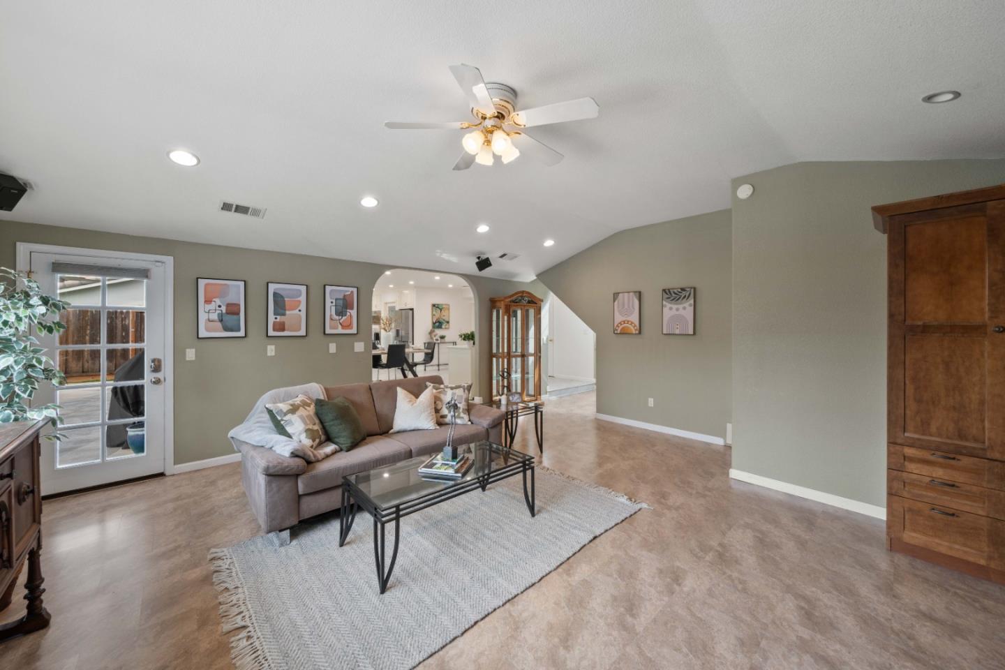 Detail Gallery Image 9 of 40 For 1389 Stockbridge Dr, San Jose,  CA 95130 - 4 Beds | 3 Baths