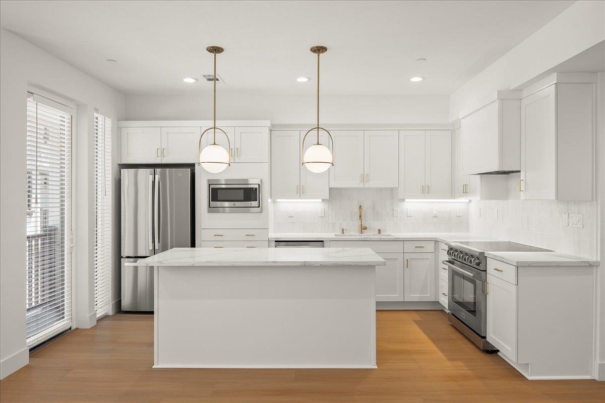 Detail Gallery Image 10 of 31 For 224 Carroll St #5,  Sunnyvale,  CA 94086 - 3 Beds | 2/1 Baths