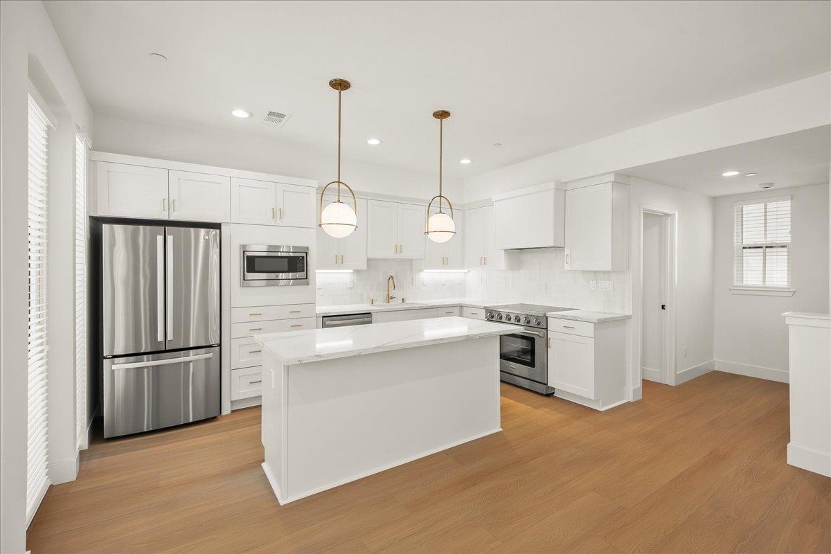Detail Gallery Image 11 of 31 For 224 Carroll St #5,  Sunnyvale,  CA 94086 - 3 Beds | 2/1 Baths