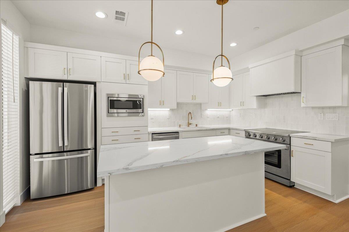 Detail Gallery Image 12 of 31 For 224 Carroll St #5,  Sunnyvale,  CA 94086 - 3 Beds | 2/1 Baths