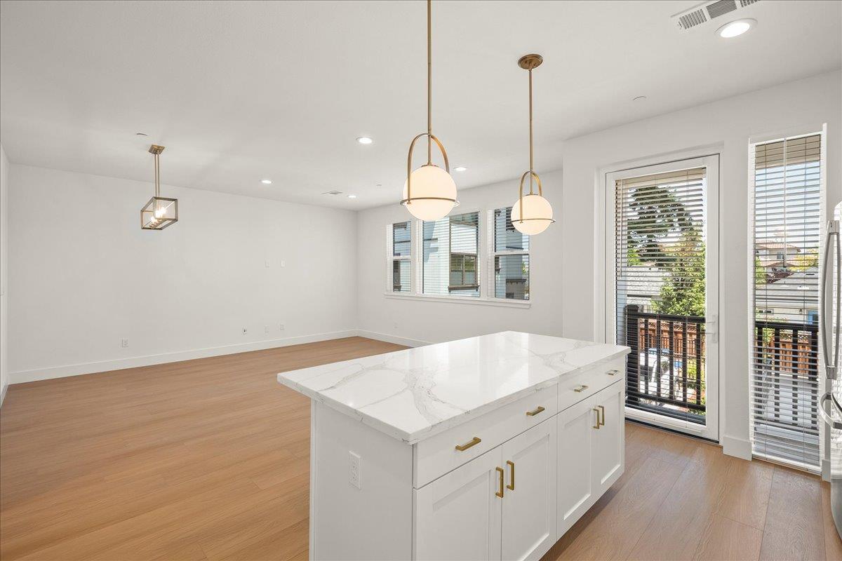 Detail Gallery Image 16 of 31 For 224 Carroll St #5,  Sunnyvale,  CA 94086 - 3 Beds | 2/1 Baths