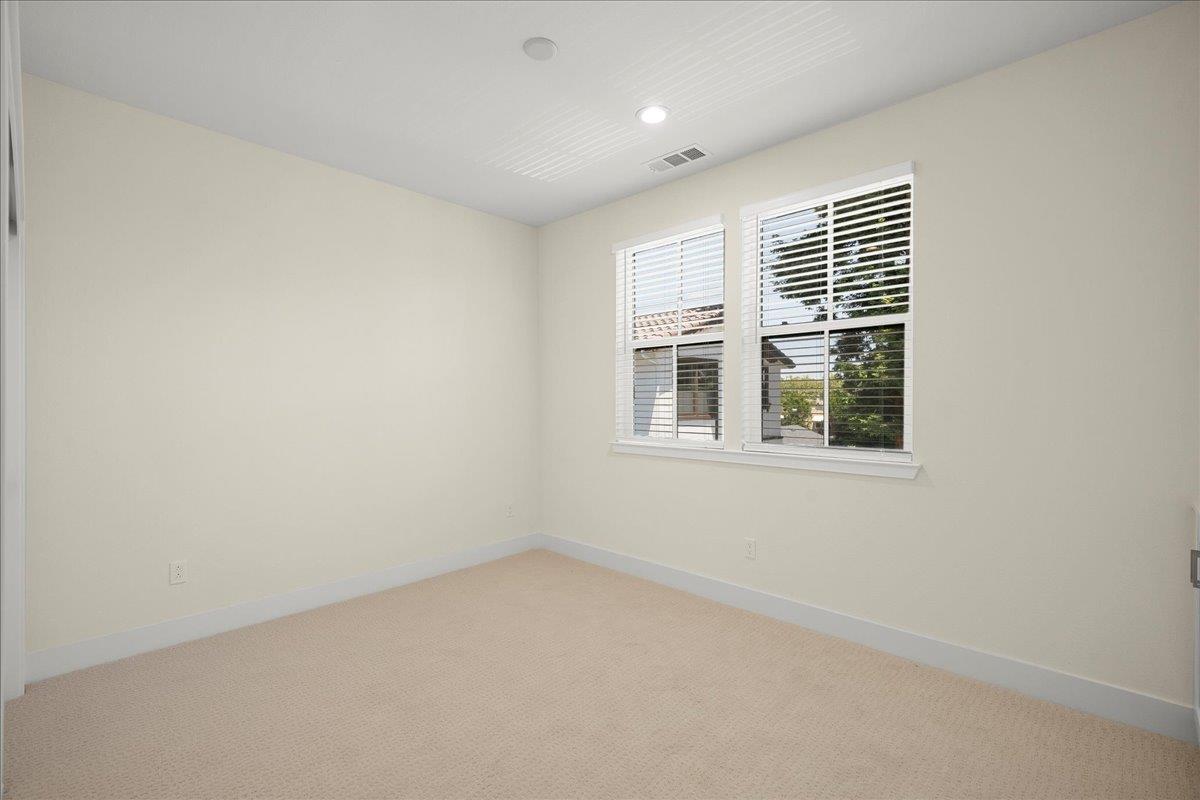 Detail Gallery Image 20 of 31 For 224 Carroll St #5,  Sunnyvale,  CA 94086 - 3 Beds | 2/1 Baths
