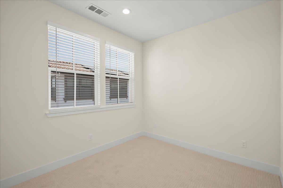Detail Gallery Image 24 of 31 For 224 Carroll St #5,  Sunnyvale,  CA 94086 - 3 Beds | 2/1 Baths