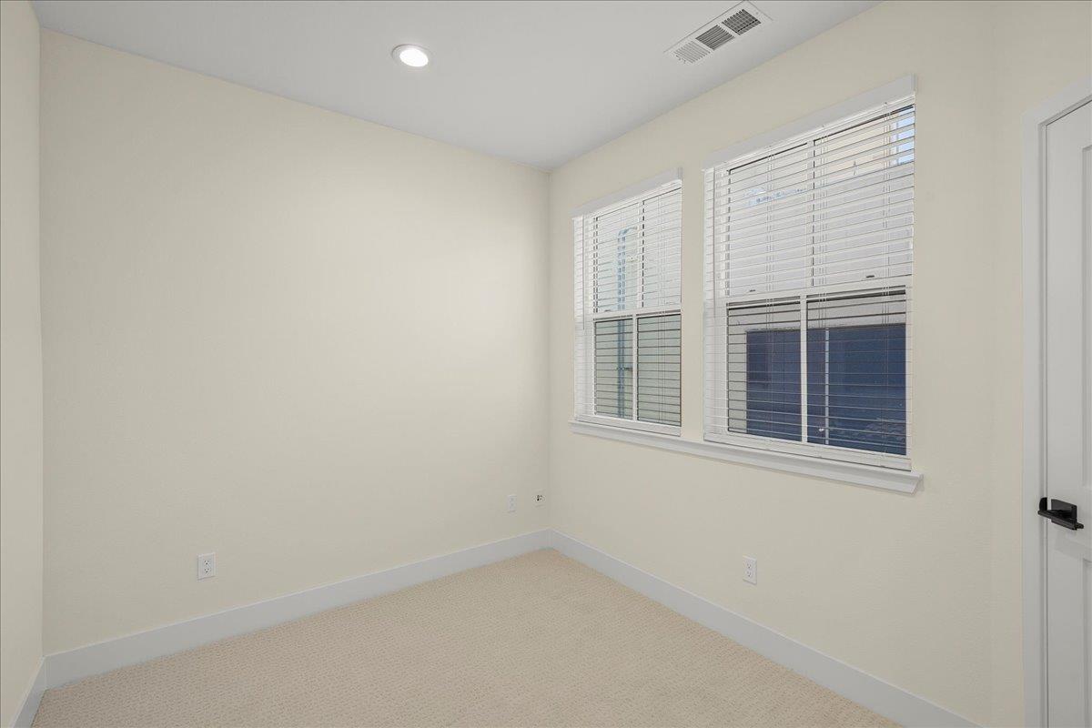 Detail Gallery Image 25 of 31 For 224 Carroll St #5,  Sunnyvale,  CA 94086 - 3 Beds | 2/1 Baths