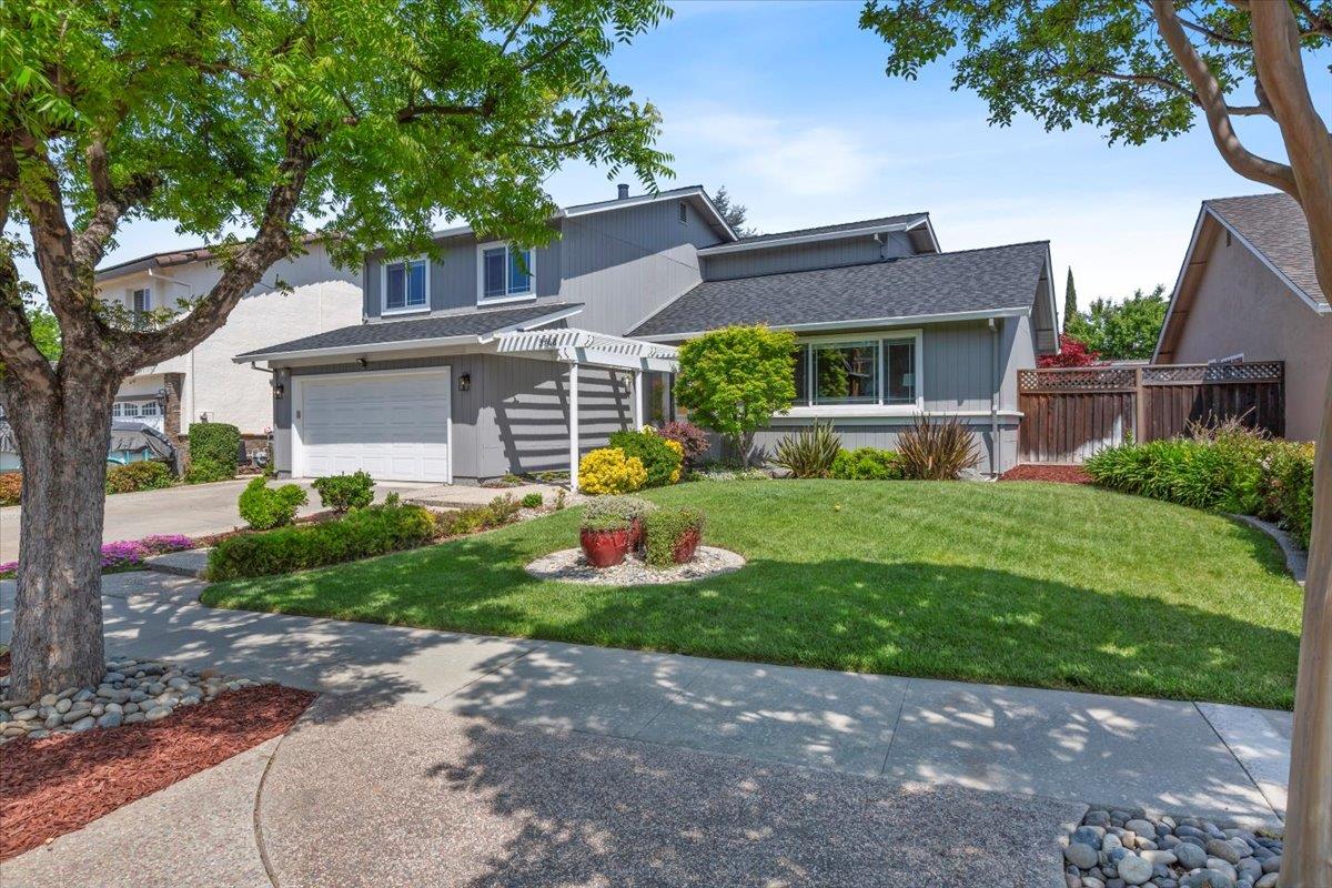 Detail Gallery Image 4 of 77 For 3768 Wellington Sq, San Jose,  CA 95136 - 4 Beds | 2/1 Baths
