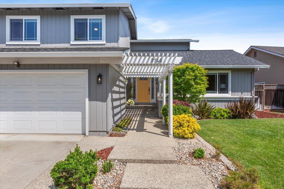 Detail Gallery Image 5 of 77 For 3768 Wellington Sq, San Jose,  CA 95136 - 4 Beds | 2/1 Baths