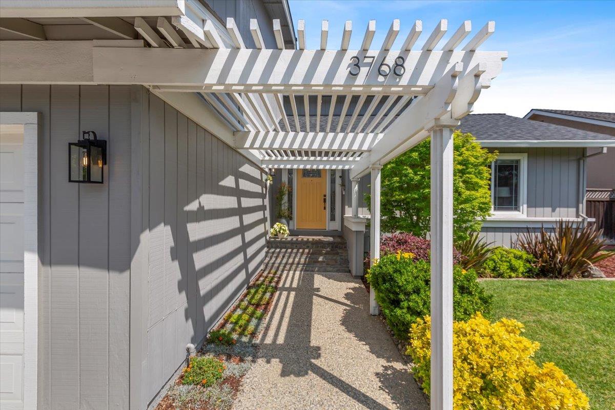 Detail Gallery Image 6 of 77 For 3768 Wellington Sq, San Jose,  CA 95136 - 4 Beds | 2/1 Baths