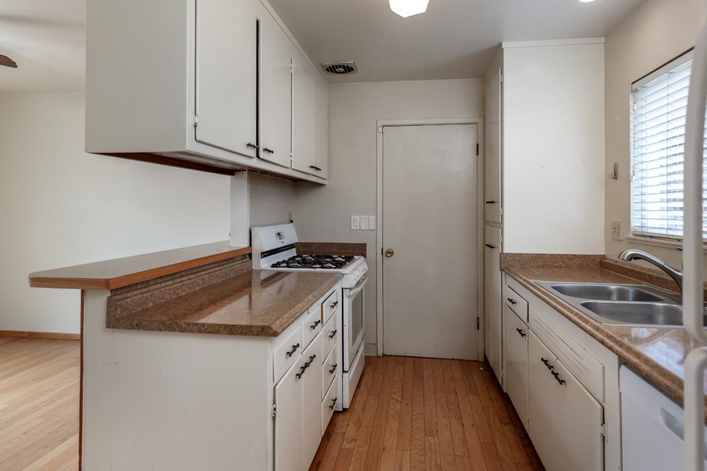 Detail Gallery Image 7 of 24 For 3108 Todd Way, San Jose,  CA 95124 - 3 Beds | 2 Baths