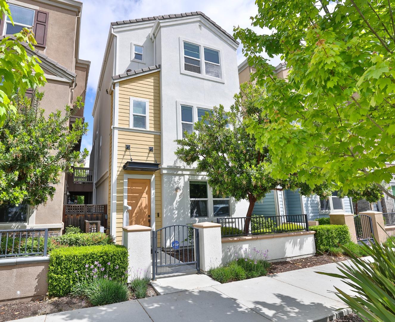 Detail Gallery Image 2 of 37 For 825 Garden St, Milpitas,  CA 95035 - 3 Beds | 3/1 Baths